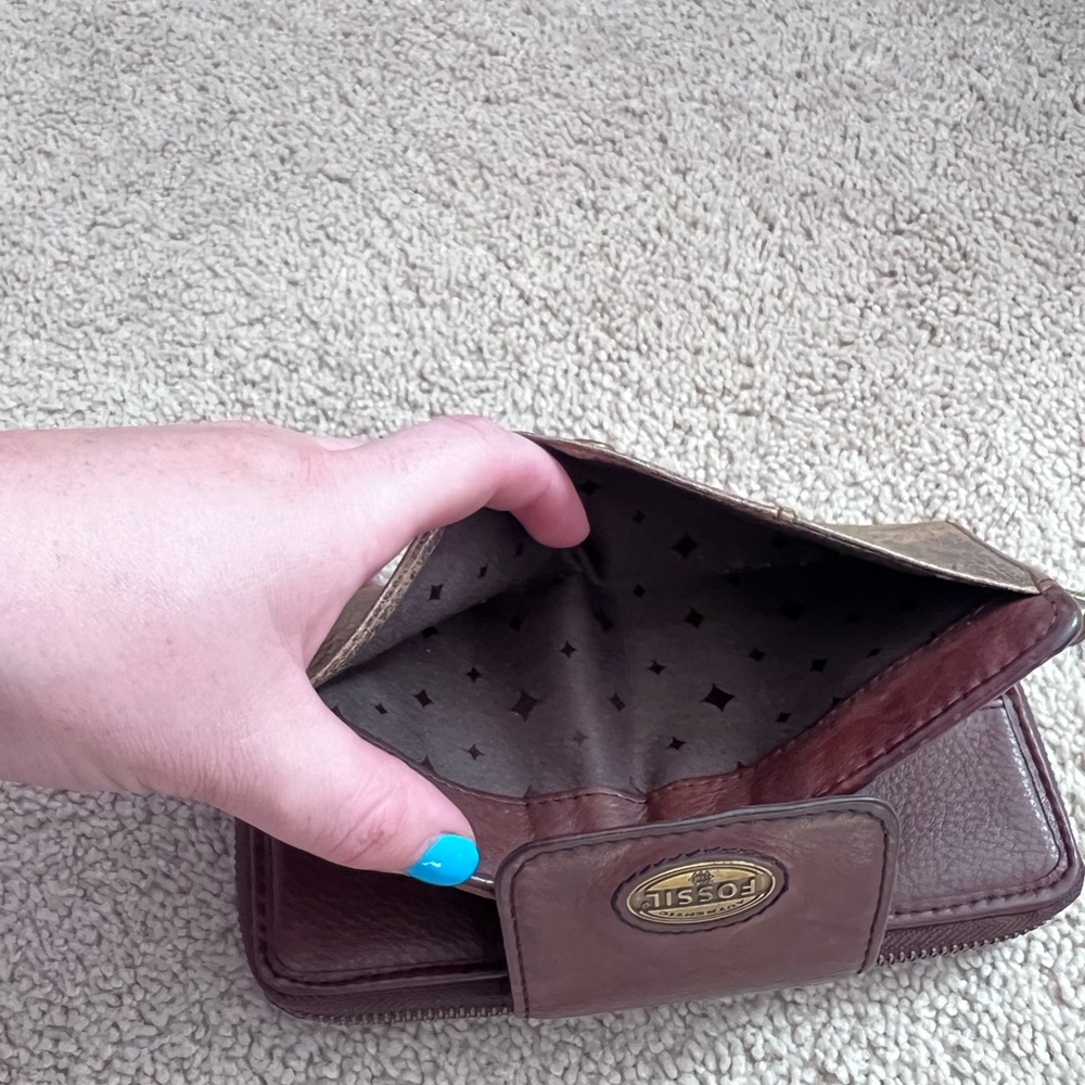 Fossil Women's Metallic Gold and Brown Wallet - Picture 5 of 8